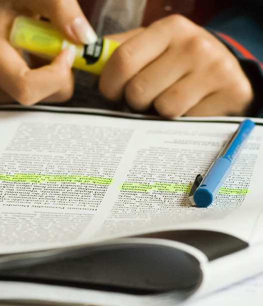 كيف يمكنني تقديم ورقة للنشر في مجلة علمية؟
